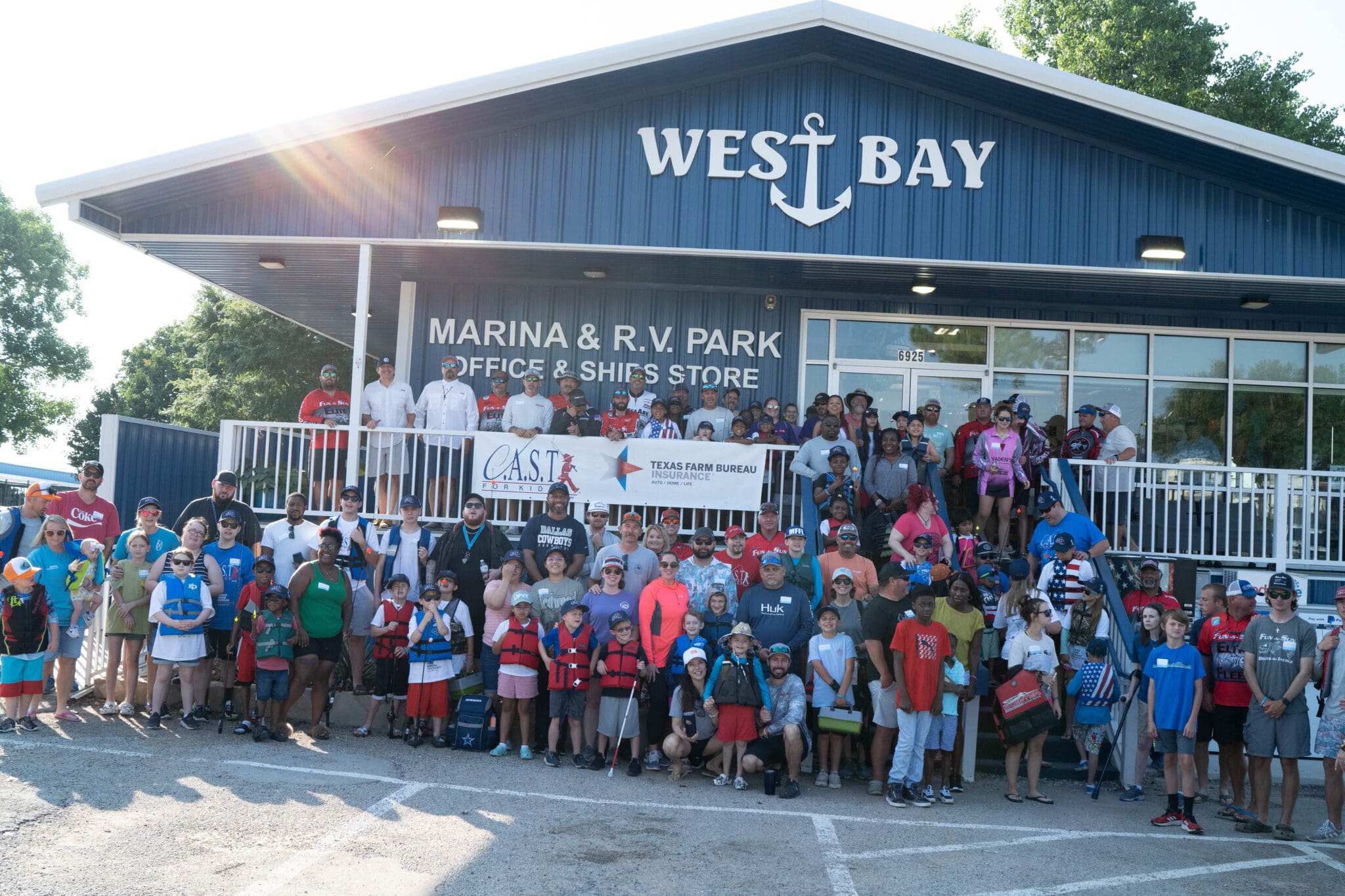 outdoor group shot at eagle mountain