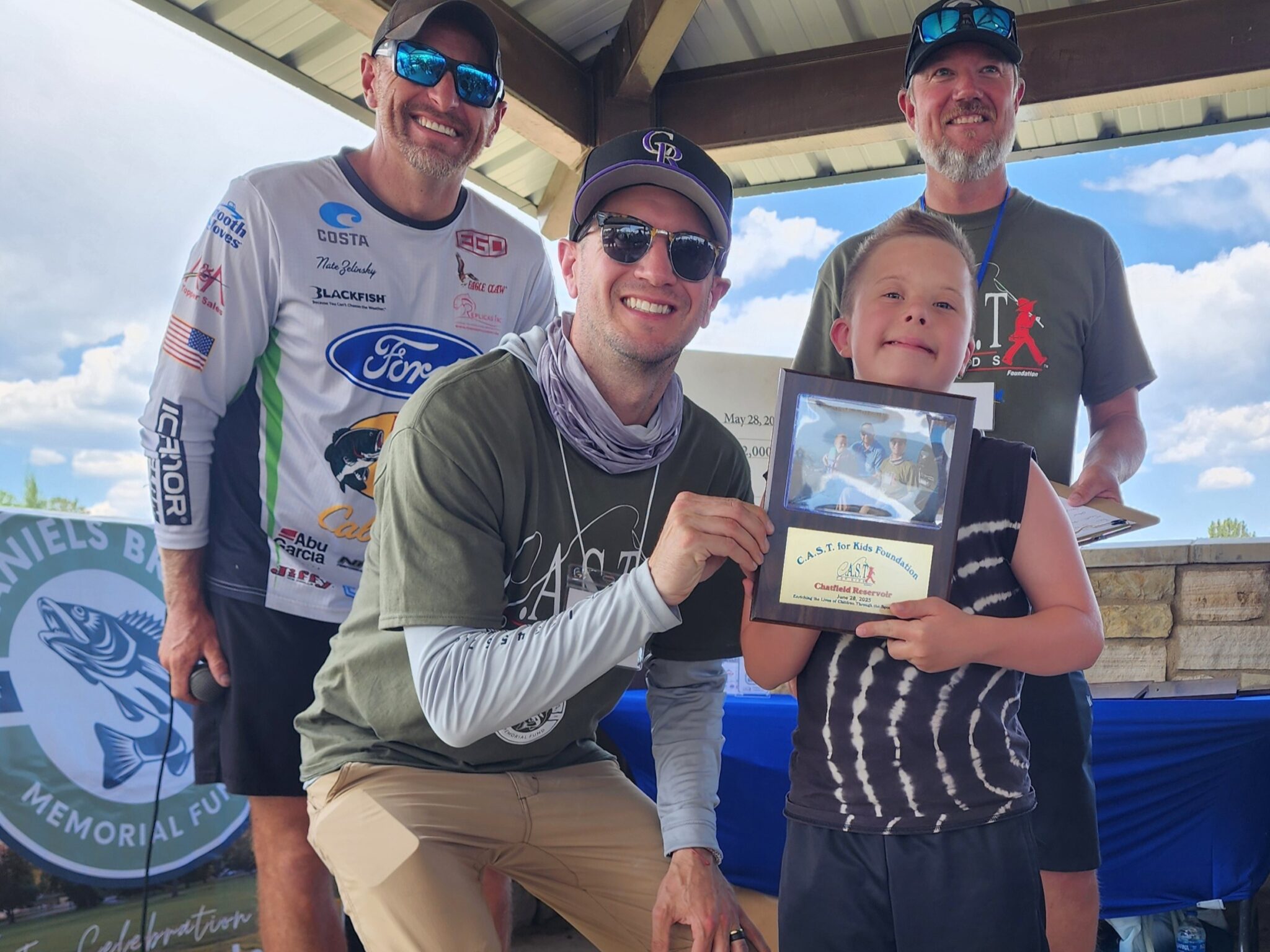 participant holding plaque at chatfield reservoir