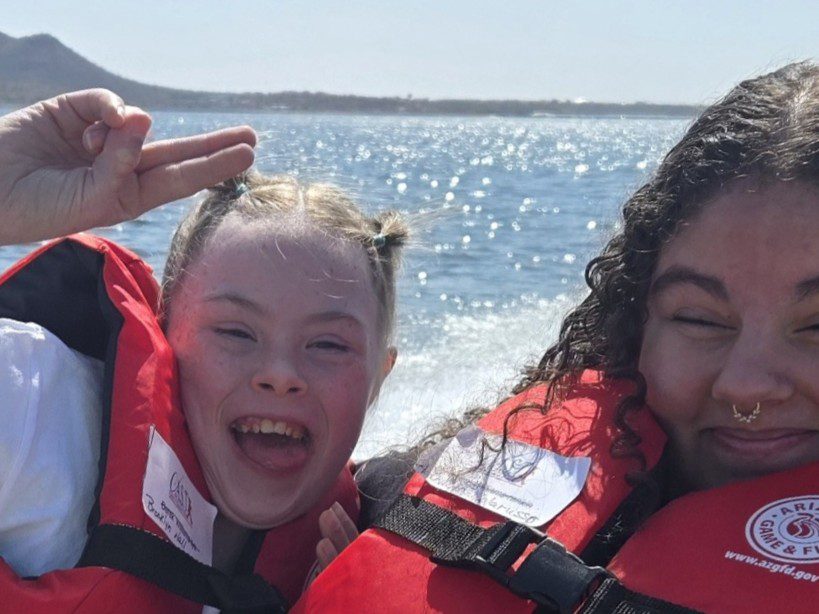 two kids at lake pleasant with life jackets